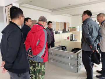 河南省建設(shè)廳科技與標(biāo)準(zhǔn)處康處長(zhǎng)、河南省建筑協(xié)會(huì)段秘書長(zhǎng)、河南省建筑科學(xué)研究院黃工等一行蒞臨考察